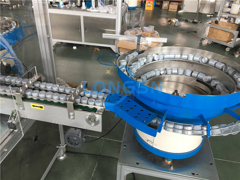 2020 New automatic cap closing machine PE plastic flip top cap assembly machine
