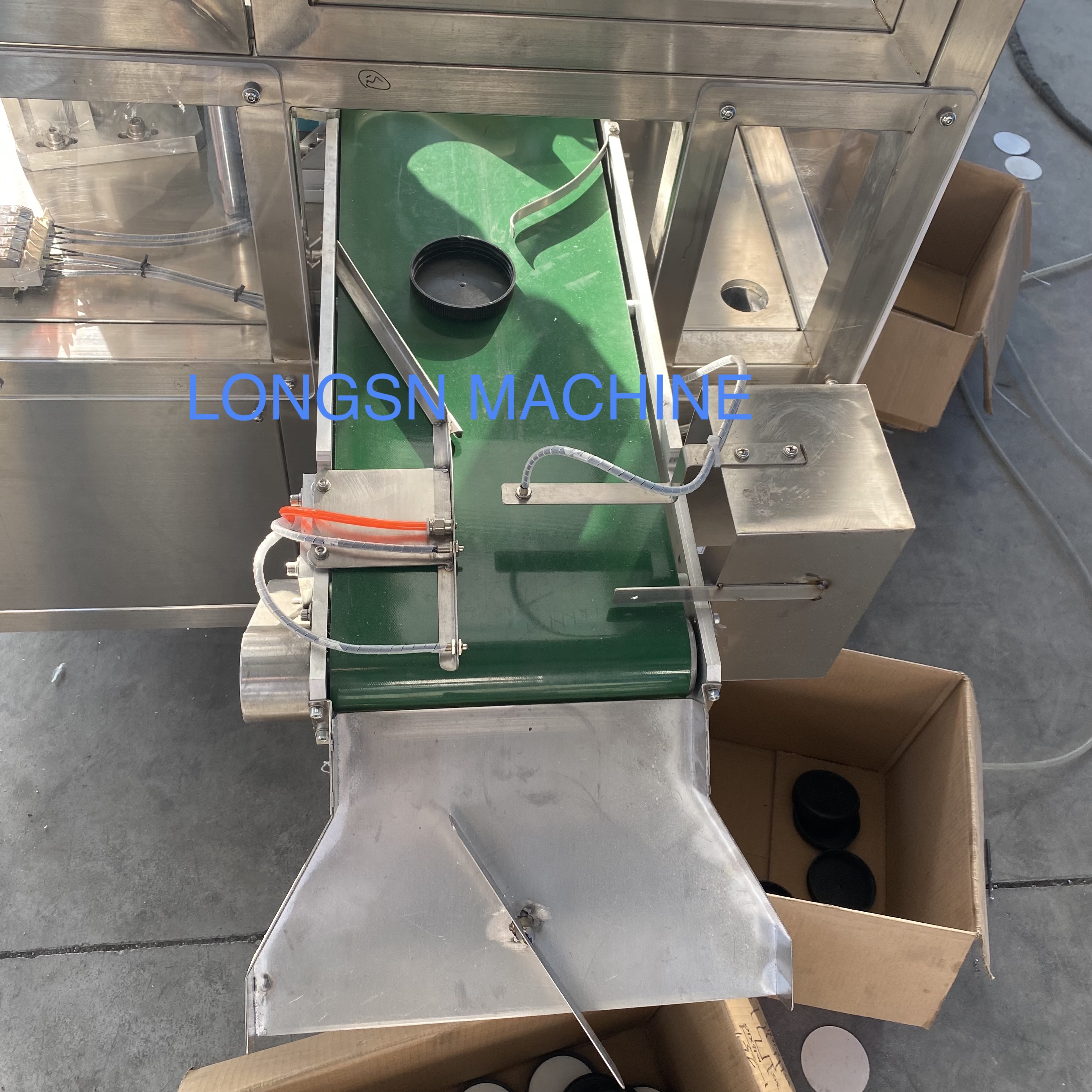 Automatic Plastic 28mm 30mm Medical Chemical Cap Wadding Machine Cap Liner Insert Machine