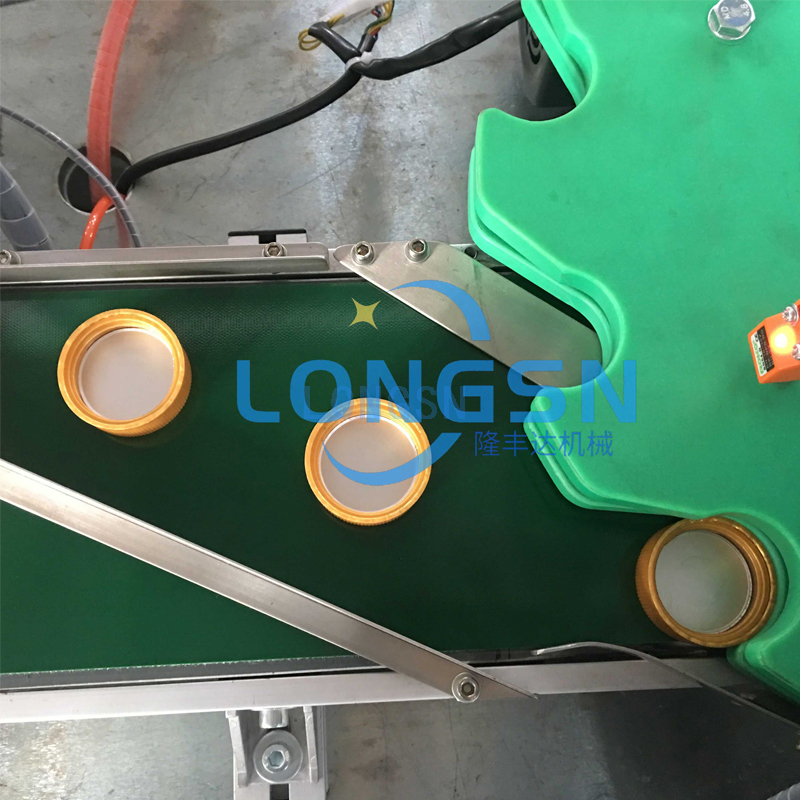 Automatic child proof lid Toiletries Plastic Cap Assembling Machine liner inserting machine