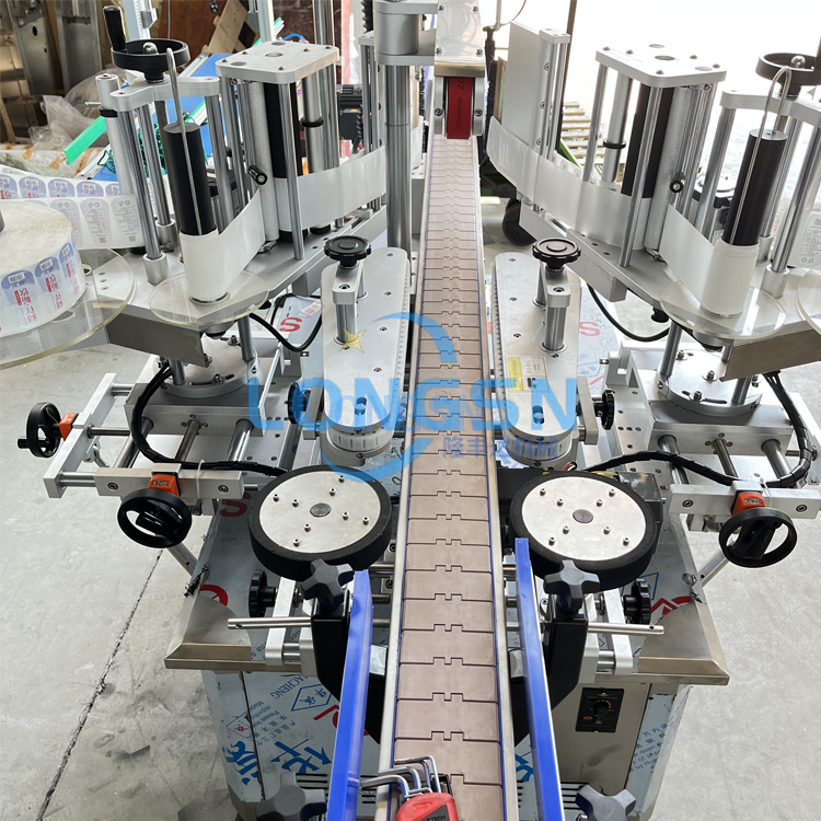 Automatic plastic bottle labeling machine
